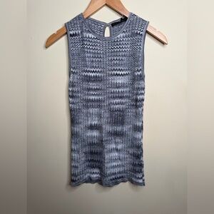 Vintage White House Black Market Textured Pattern Y2K Long Tank.  Key Hole Back